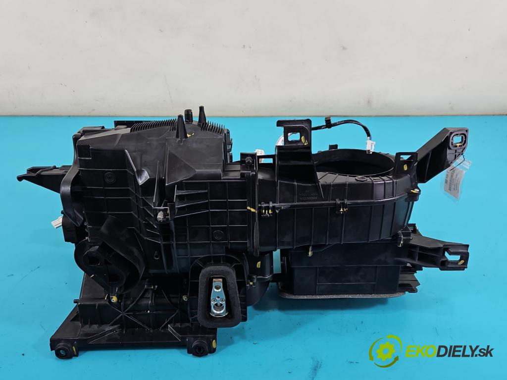 Honda HR-V II 2013-2021 1.5 16V 131 hp manual 96 kW 1498 cm3 5- radiátor 79020-T8K-G810-M1 (Radiátory topení)