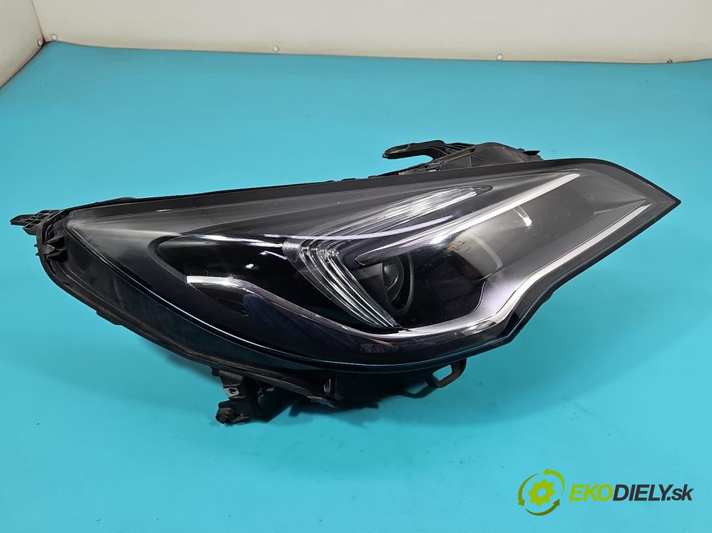 Opel Astra V  2015- 1.6 cdti 110 HP manual 81 kW 1598 cm3 5- Reflektor: pravý 39111144 (Svetlo predné pravé)