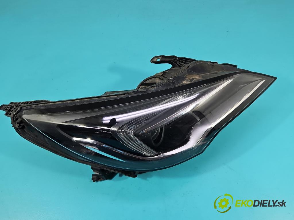 Opel Astra V  2015- 1.6 cdti 110 HP manual 81 kW 1598 cm3 5- Reflektor: pravý 39111144 (Svetlo predné pravé)