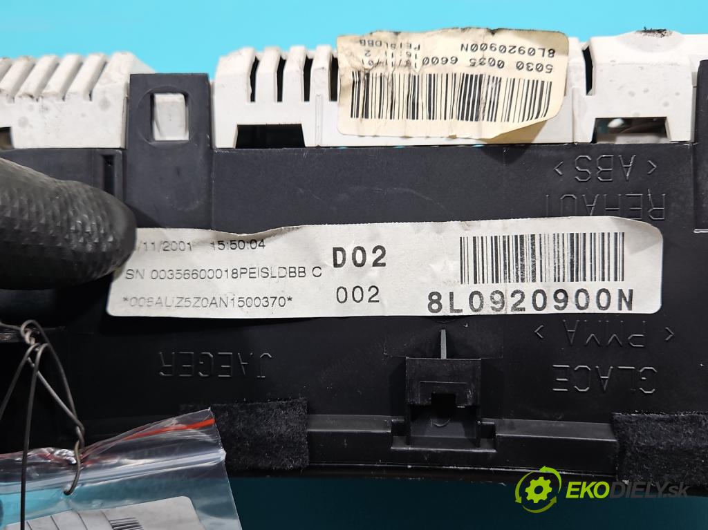 Audi A3 8L 1996-2003 1.6 SR 102 HP manual 75 kW 1595 cm3 3- prístrojovka/ budíky 8L0920900N (Prístrojová doska)