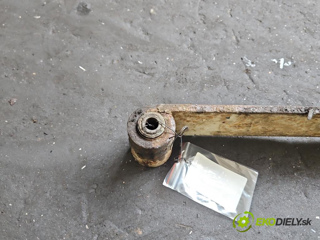 Polonez Caro / Atu 1.6 77 HP manual 57 kW 1598 cm3 4- listové pero zadné