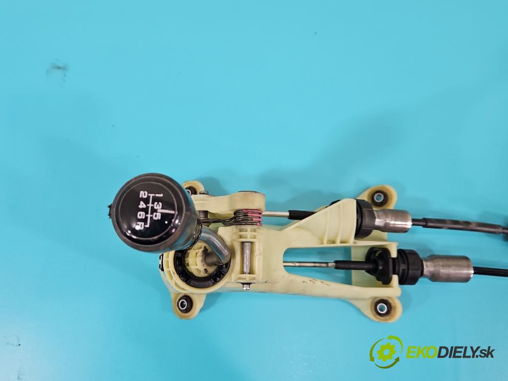 Honda HR-V II 2013-2021 1.5 16V 131 HP manual 96 kW 1498 cm3 5- Páka: Změny: stupeň,rýchlosť  (Rýchlostná páka (kulisa))