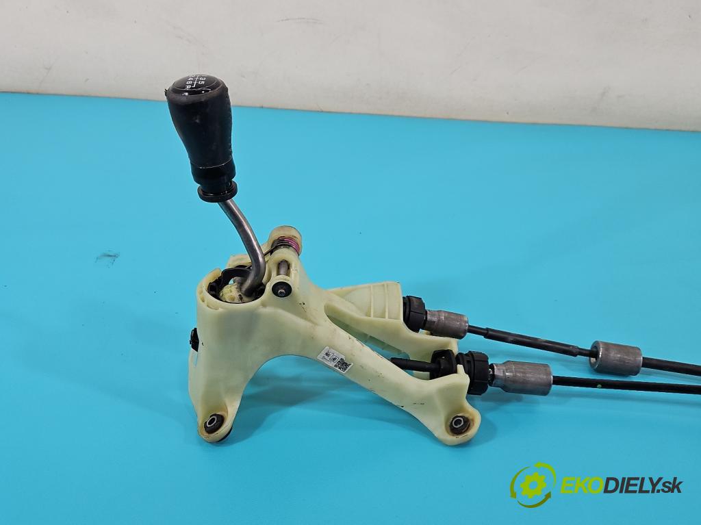 Honda HR-V II 2013-2021 1.5 16V 131 HP manual 96 kW 1498 cm3 5- Páka: Změny: stupeň,rýchlosť  (Rýchlostná páka (kulisa))