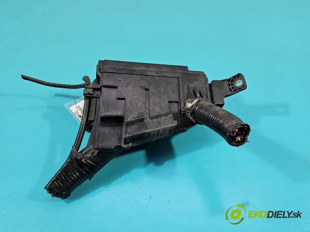 Honda HR-V II 2013-2021 1.5 16V 131 hp manual 96 kW 1498 cm3 5- skříňka pojistková  (Pojistková skříňka)