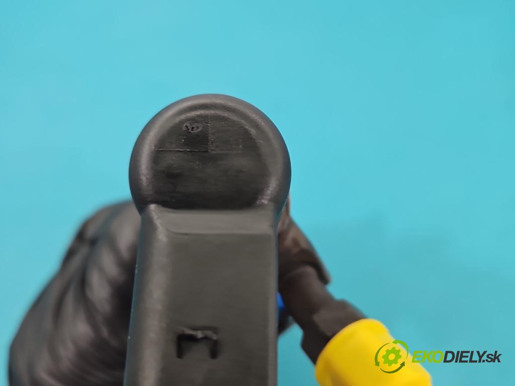 Volvo V50 2.0 hdi 136 HP manual 100 kW 1997 cm3 5- vstrek 9647247280 (Vstrekovač paliva)