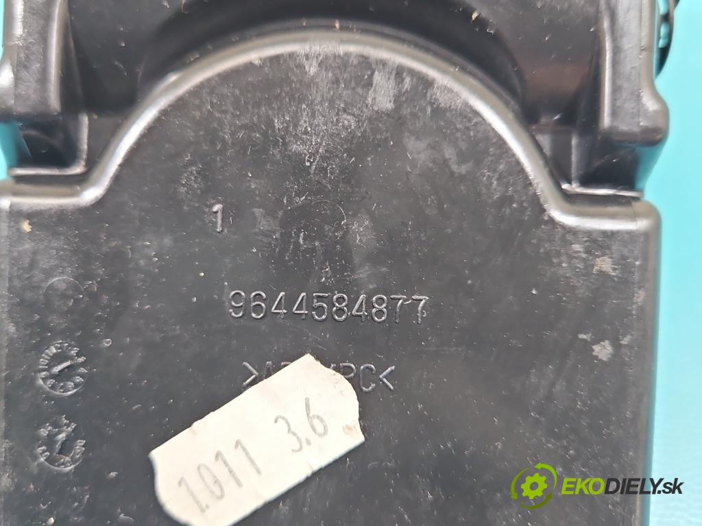 Peugeot 407 2.2 16V 163 HP manual 120 kW 2230 cm3 5- Rukojeť: na nápoje: 9644584877 (Držiak (úchyt) na nápoje)