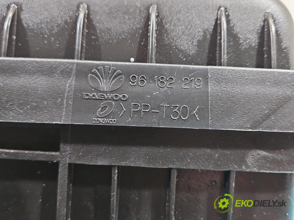 Daewoo Lanos 1.5 16V 101 HP manual 74 kW 1498 cm3 4- obal filtra vzduchu 96182219 (Obal vzduchového filtra)