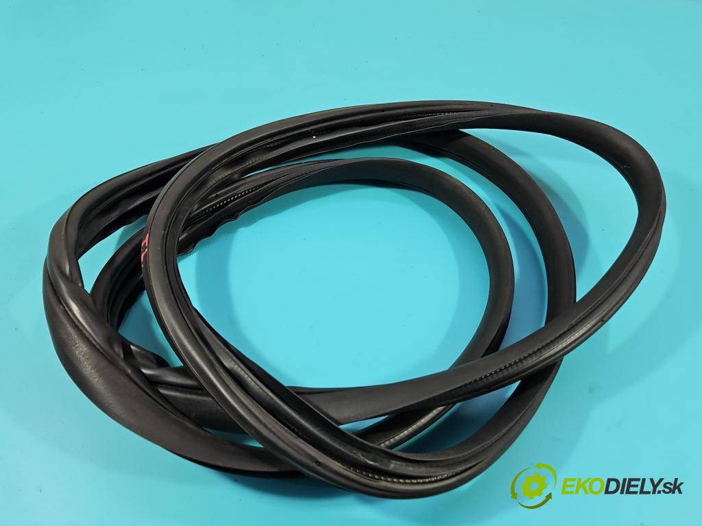 Honda HR-V II 2013-2021 1.5 16V 131 hp manual 96 kW 1498 cm3 5- Těsnění: dveře zadní levé 1512071457 (Ostatní)