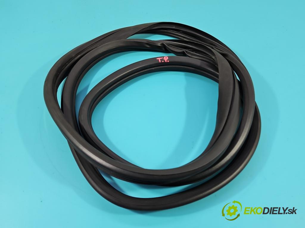 Honda HR-V II 2013-2021 1.5 16V 131 hp manual 96 kW 1498 cm3 5- Těsnění: dveře zadní pravé 1512071518 (Ostatní)