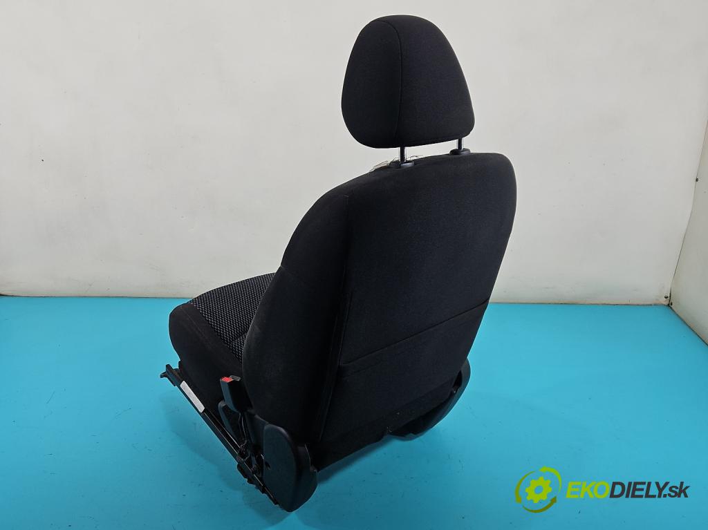 Nissan Note II 2012-2016 1.2 16V 80 hp manual 59 kW 1198 cm3 5- Sedadlo pravý  (Sedačky, sedadla)