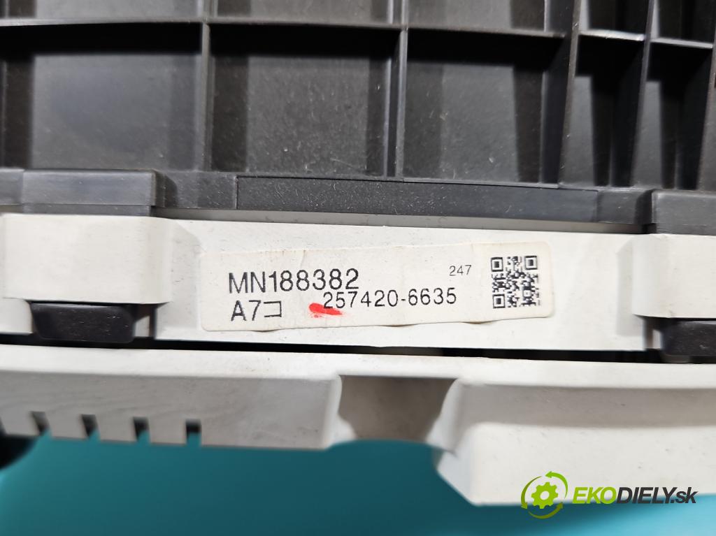 Mitsubishi Grandis 2.4 16V 4G69 165 HP automatic 121 kW 2378 cm3 5- prístrojovka/ budíky 257420-6635 (Prístrojová doska)