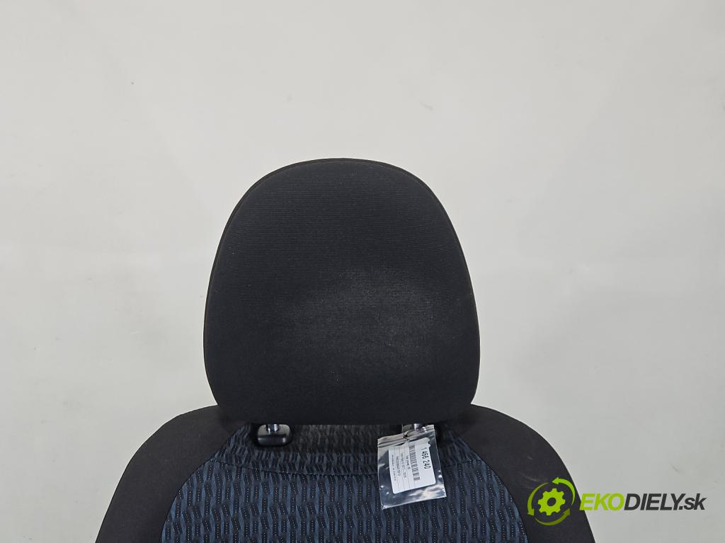 Toyota Yaris III 2011-2020 1.4 D4D 90 hp manual 66 kW 1364 cm3 5- Sedadlo pravý  (Sedačky, sedadla)