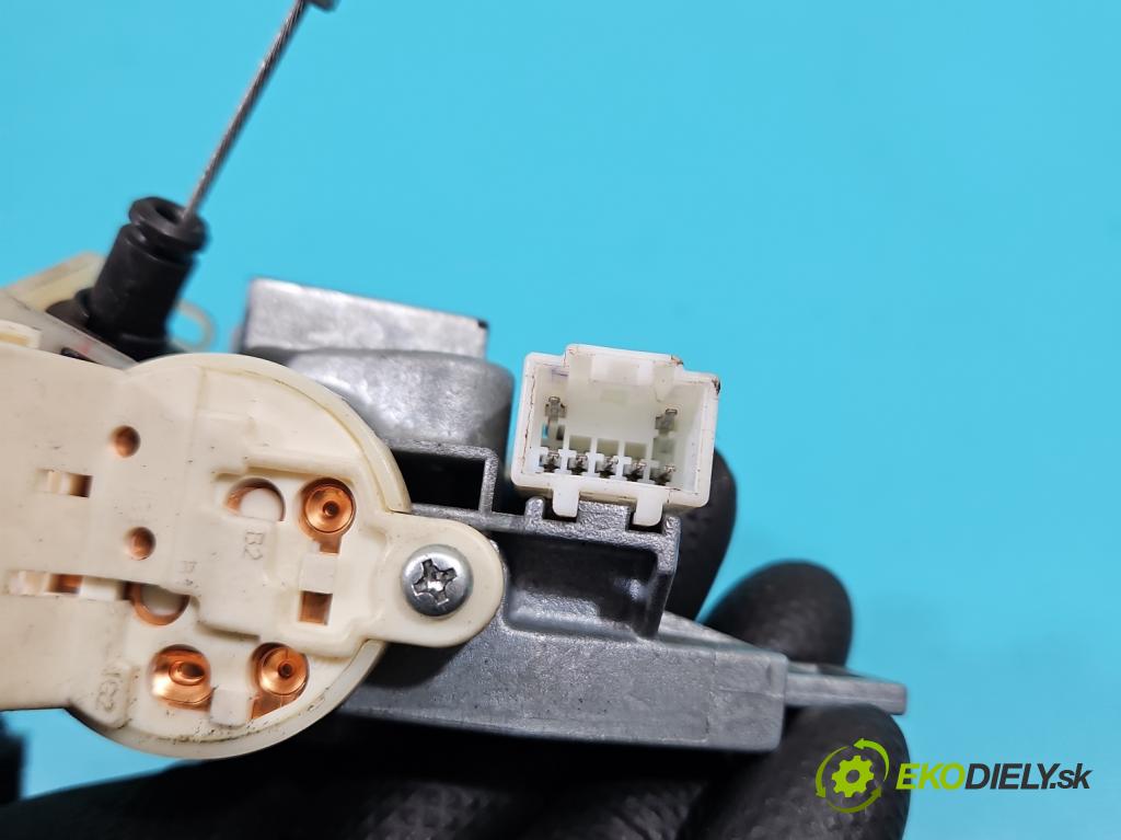 Mitsubishi Grandis 2.4 16V 165 HP automatic 121 kW 2378 cm3 5- Spínačka  (Spínacia skrinka)