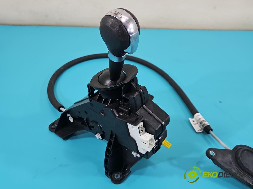 Renault Twingo III 2014-2024 0.0 82 HP automatic 60 kW  5- Páka: Změny: stupeň,rýchlosť 349015873R (Rýchlostná páka (kulisa))