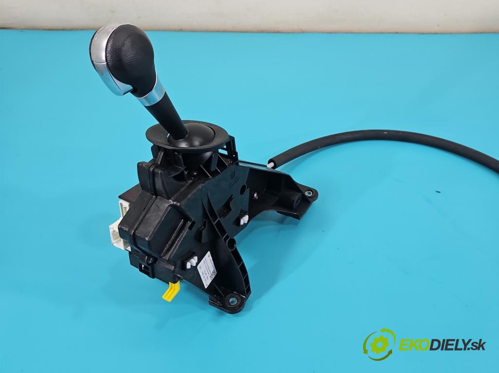 Renault Twingo III 2014-2024 0.0 82 HP automatic 60 kW  5- Páka: Změny: stupeň,rýchlosť 349015873R (Rýchlostná páka (kulisa))