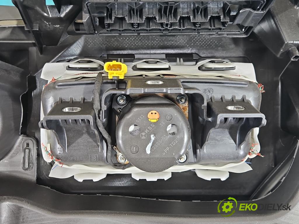 Opel Astra V  2015- 1.6 cdti 110 hp manual 81 kW 1598 cm3 5- kokpit,přistrojova deska