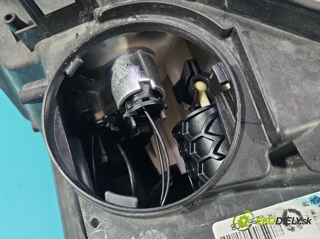 Bmw 1 F20 2011-2019 1.6 T 136 HP manual 100 kW 1598 cm3 5- Reflektor: pravý 7229672 (Svetlo predné pravé)