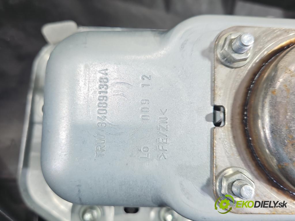 Bmw 1 F20 2011-2019 1.6 T 136hp manual 100 kW 1598 cm3 5- kokpit,přistrojova deska