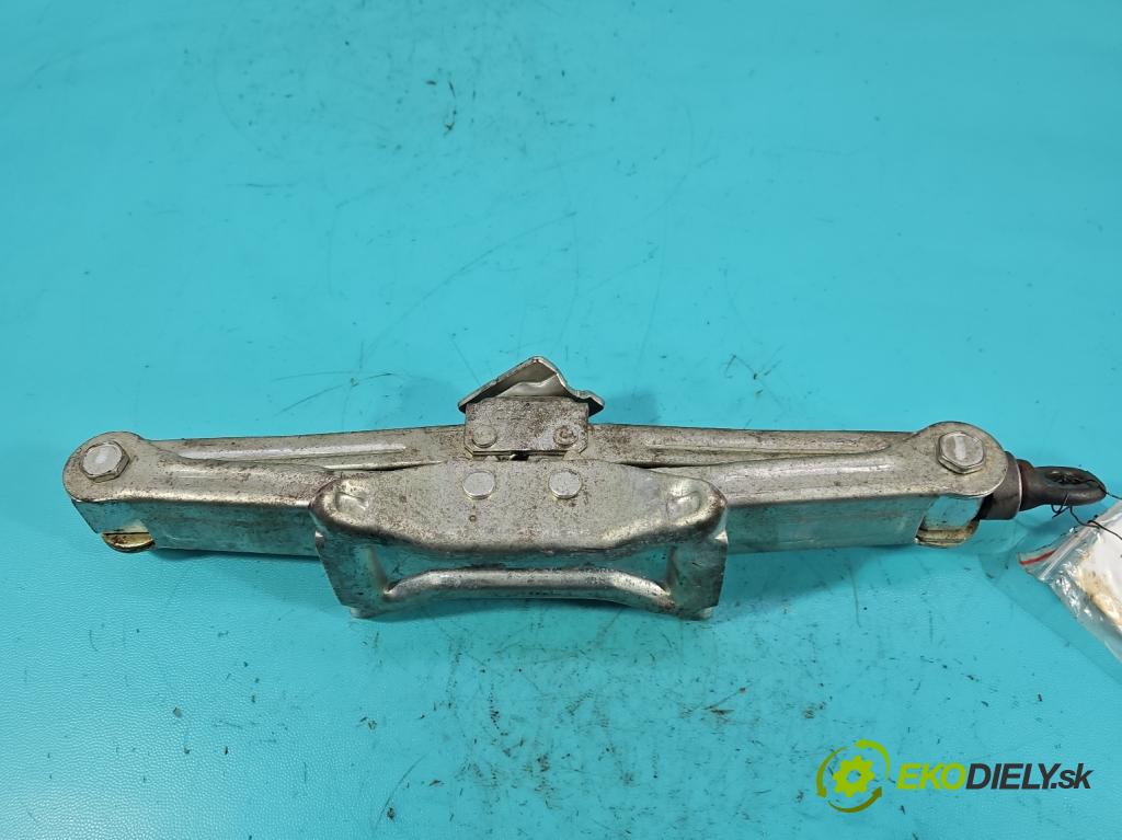 Toyota Rav4 II 2000-2005 2.0 D4D 116 hp manual 85 kW 1995 cm3 5- mechanismus stahování automobilový