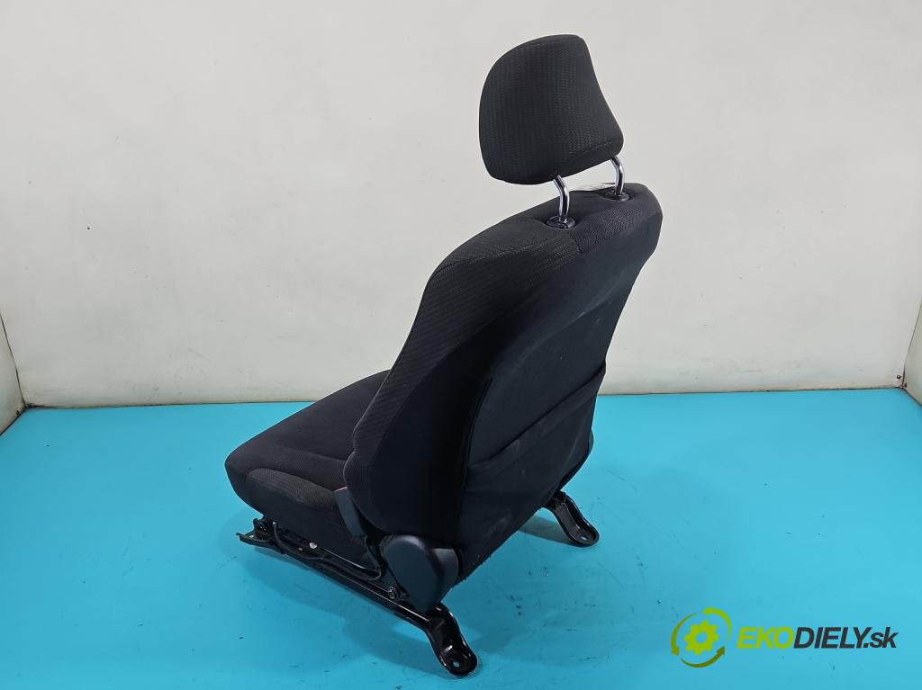 Honda Jazz III 2008-2014 1.3 16V 88 hp automatic 65 kW 1339 cm3 5- Sedadlo pravý  (Sedačky, sedadla)