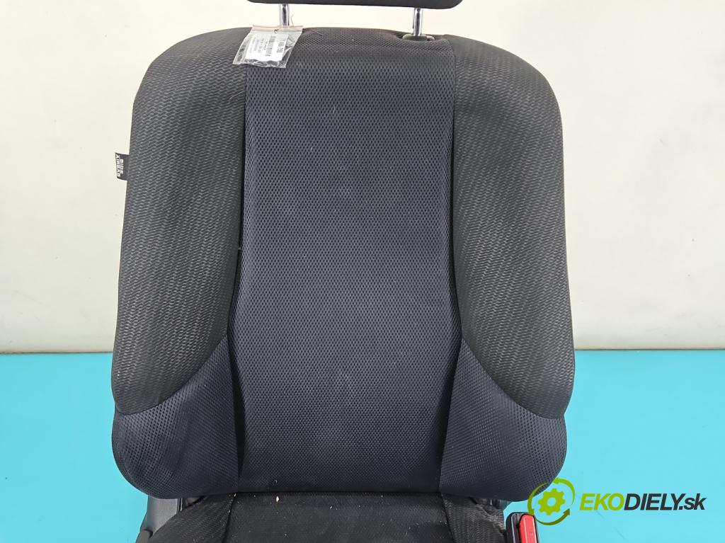 Honda Jazz III 2008-2014 1.3 16V 88 hp automatic 65 kW 1339 cm3 5- Sedadlo pravý  (Sedačky, sedadla)