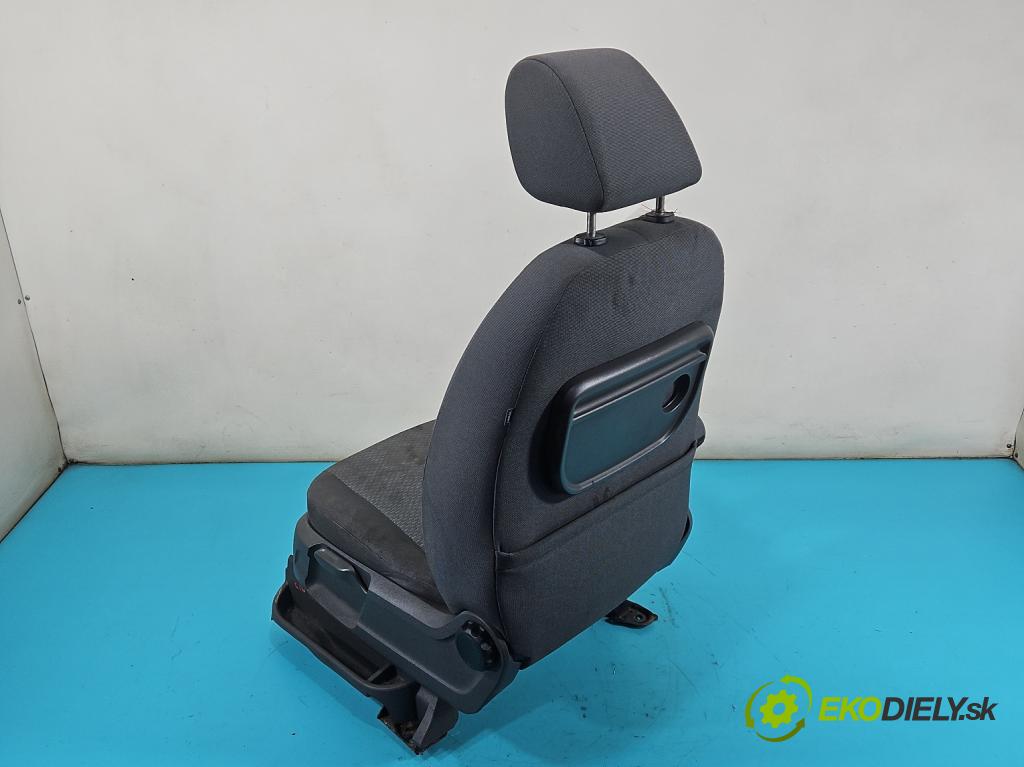 Ford C-Max I 2003-2010 2.0 16V 145 hp manual 107 kW 1999 cm3 5- Sedadlo levý  (Sedačky, sedadla)