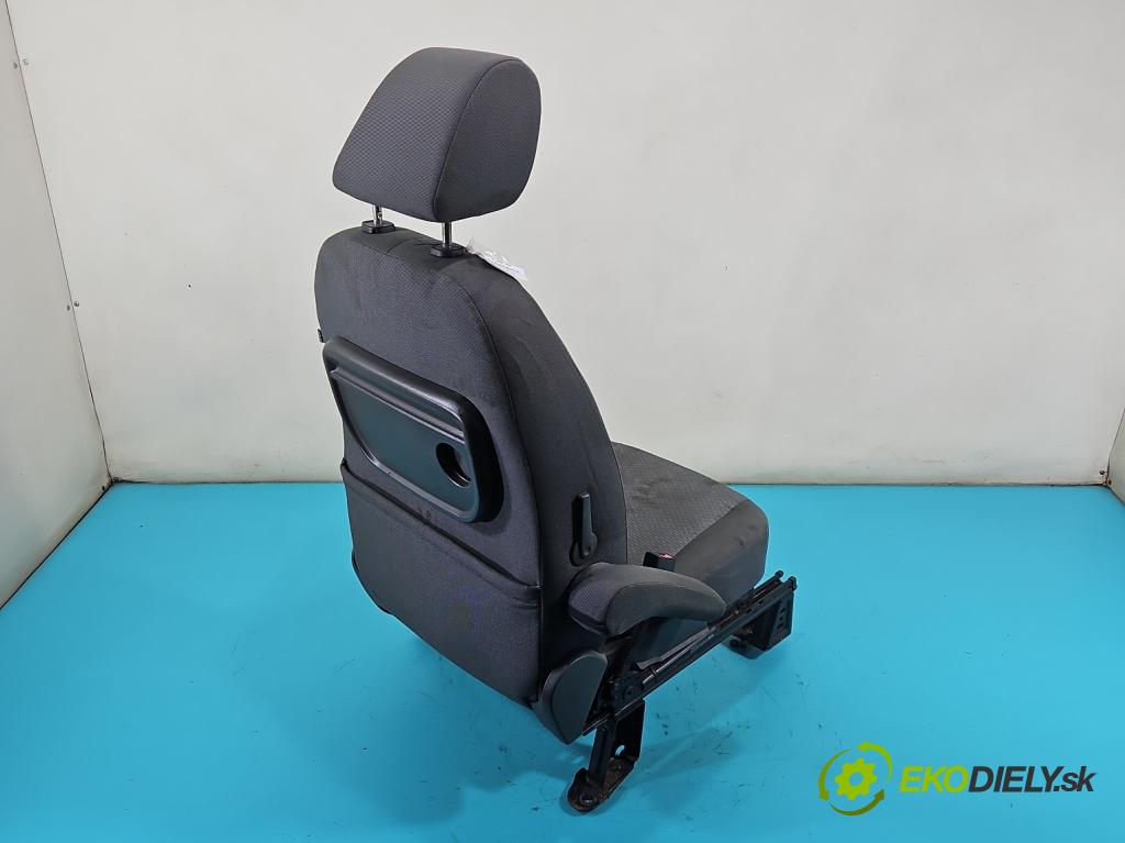 Ford C-Max I 2003-2010 2.0 16V 145 hp manual 107 kW 1999 cm3 5- Sedadlo levý  (Sedačky, sedadla)