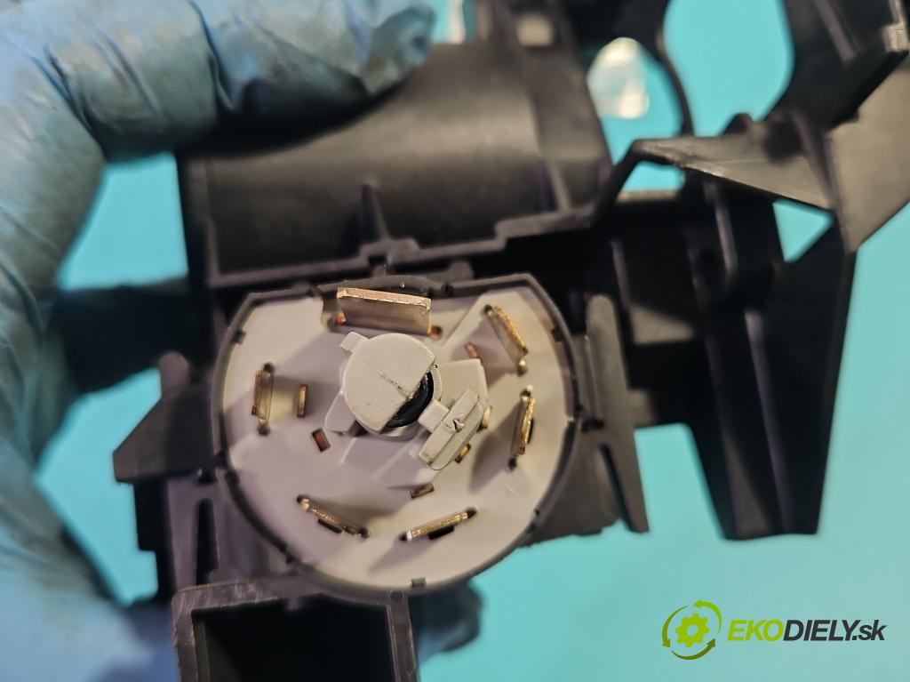 Opel Astra II 1998-2009 1.7 dti 75 HP manual 55 kW 1686 cm3 5- Spínačka 90589313 (Spínacia skrinka)