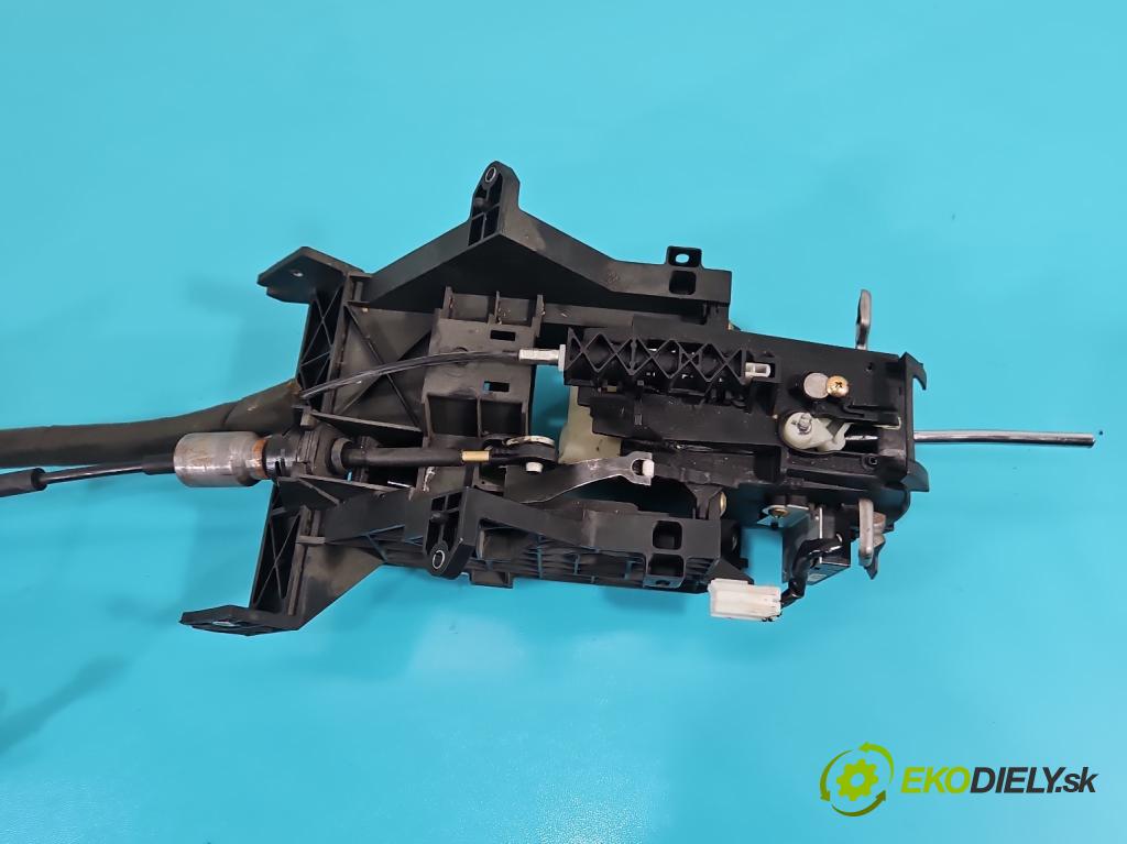 Mitsubishi Grandis 2.4 16V 165 HP automatic 121 kW 2378 cm3 5- Páka: Změny: stupeň,rýchlosť MN107774-01 (Rýchlostná páka (kulisa))