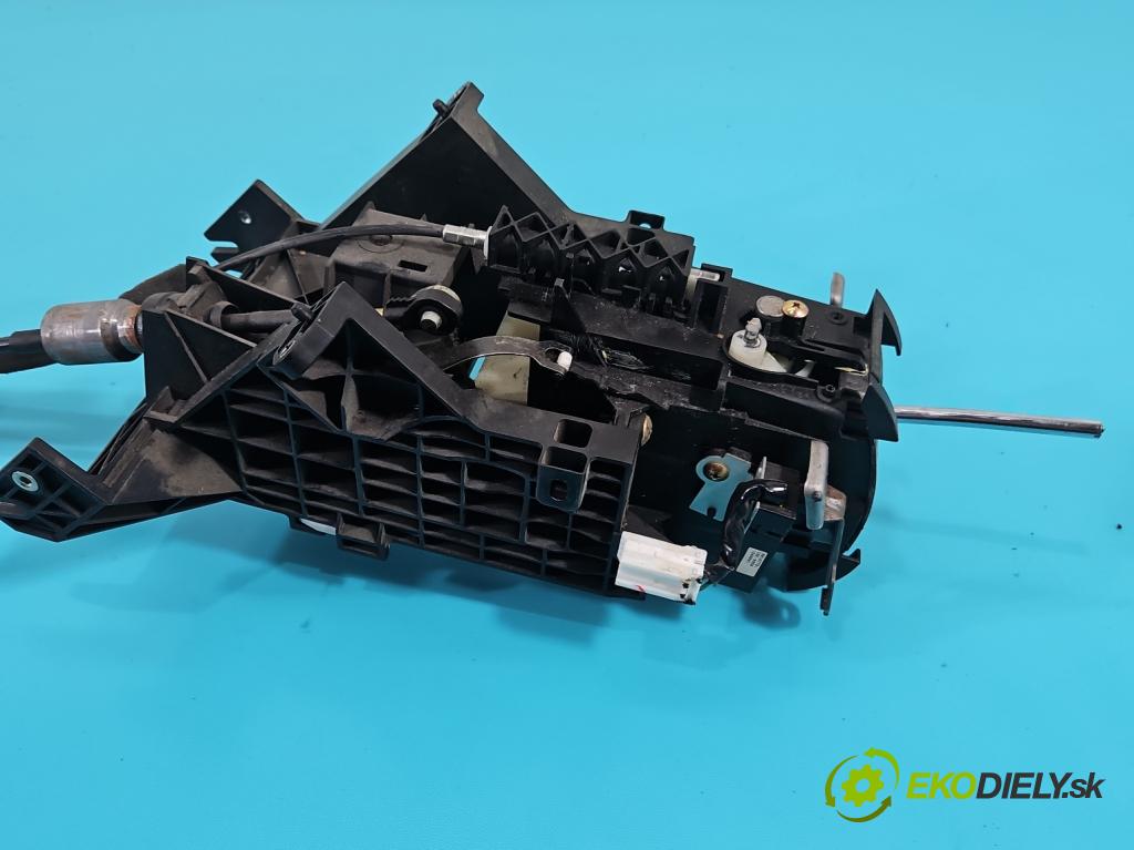 Mitsubishi Grandis 2.4 16V 165 HP automatic 121 kW 2378 cm3 5- Páka: Změny: stupeň,rýchlosť MN107774-01 (Rýchlostná páka (kulisa))