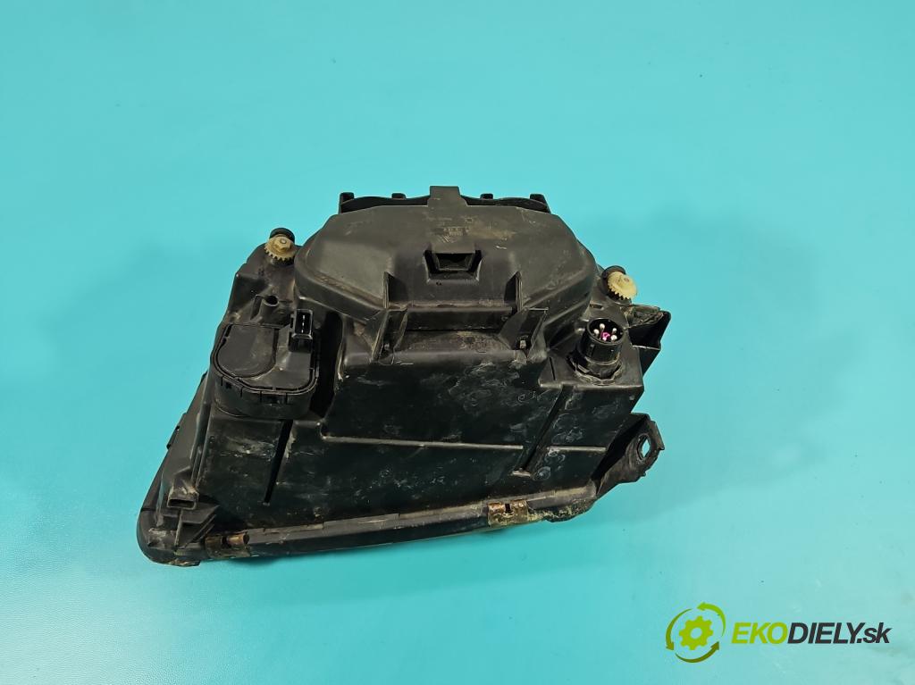 Audi A4 B5 1994-2001 1.8 20V 125 HP manual 92 kW 1781 cm3 4- Reflektor: pravý 8D0941030B (Svetlo predné pravé)