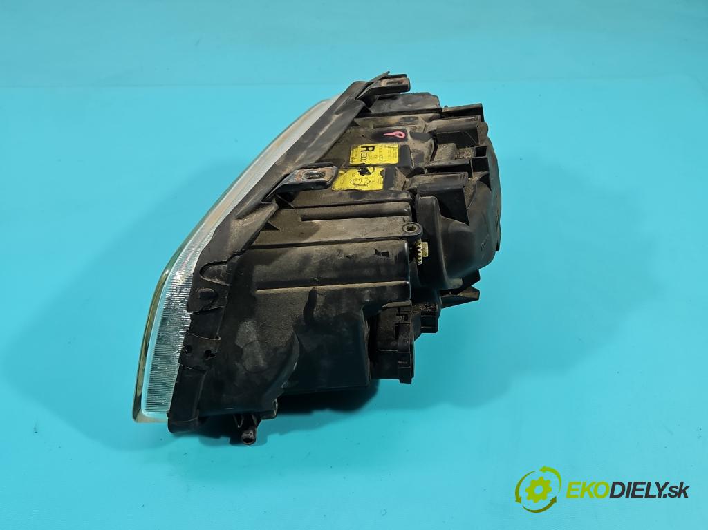 Audi A4 B5 1994-2001 1.8 20V 125 HP manual 92 kW 1781 cm3 4- Reflektor: pravý 8D0941030B (Svetlo predné pravé)