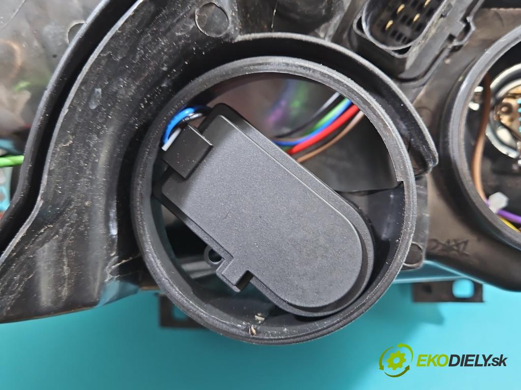 Vw Polo IV 9N 2001-2009 1.9 sdi 64 HP manual 47 kW 1896 cm3 5- Reflektor: pravý  (Svetlo predné pravé)