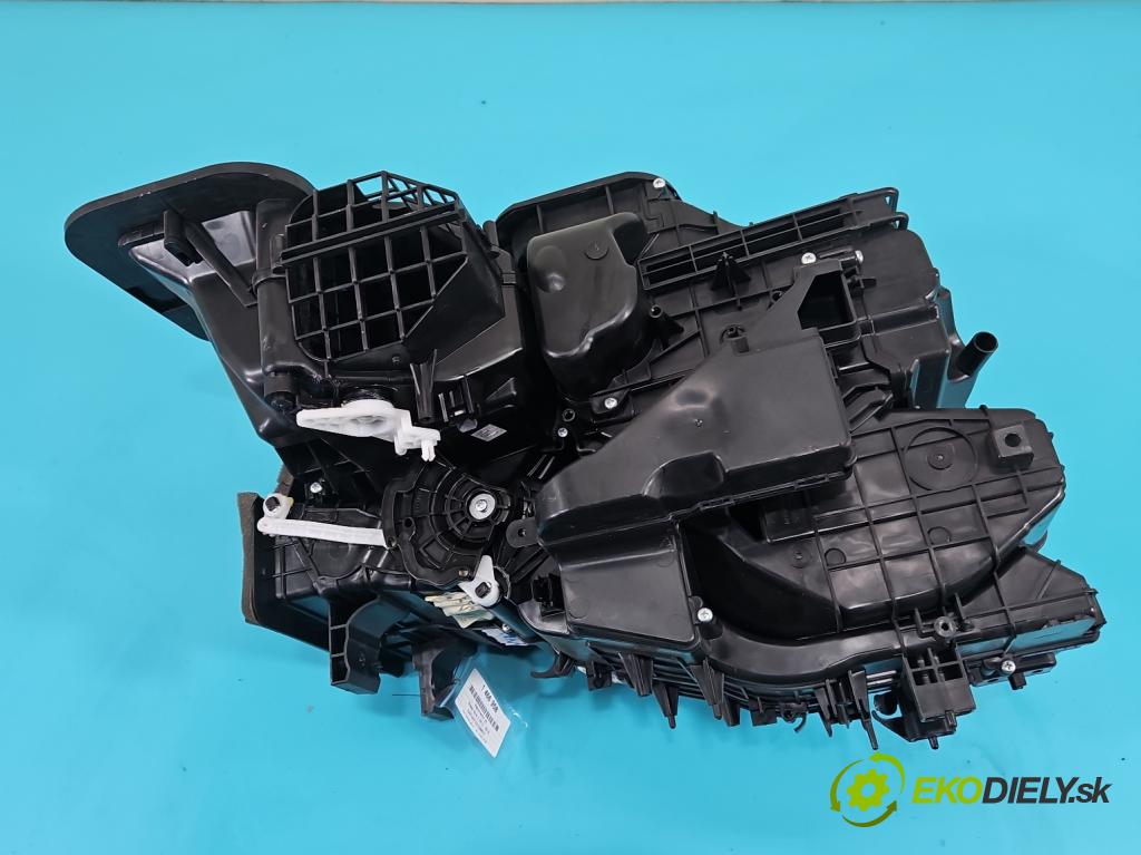 Nissan Note II 2012-2016 1.2 16V 80 hp manual 59 kW 1198 cm3 5- radiátor 27210-3VV3A (Radiátory topení)