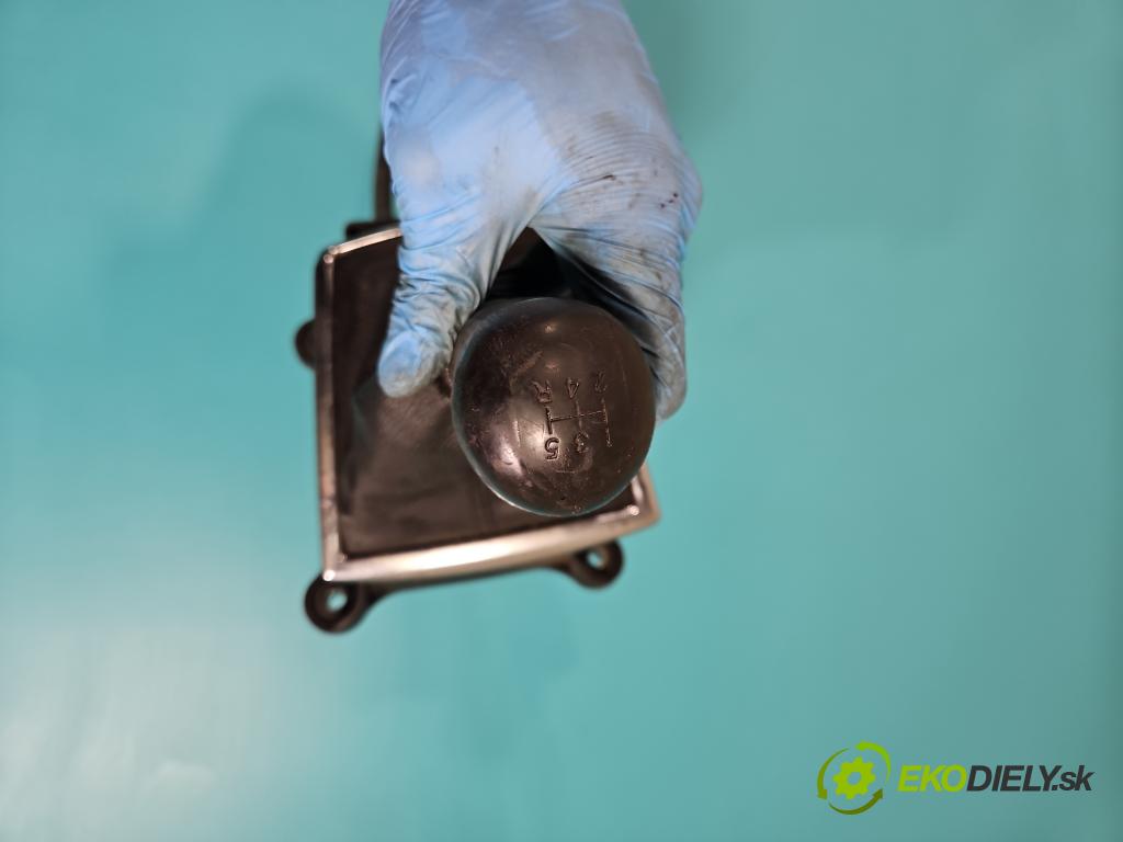 Toyota Corolla Verso II 2004-2009 1.6 vvti 110 HP manual 81 kW 1598 cm3 5- Páka: Změny: stupeň,rýchlosť 33530-0F010 (Rýchlostná páka (kulisa))