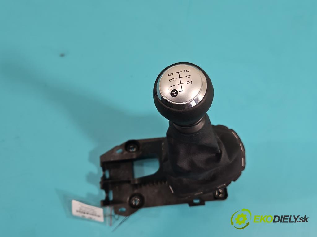 Toyota Yaris III 2011-2020 1.4 D4D 90 HP manual 66 kW 1364 cm3 5- Páka: Změny: stupeň,rýchlosť 94521-AC (Rýchlostná páka (kulisa))