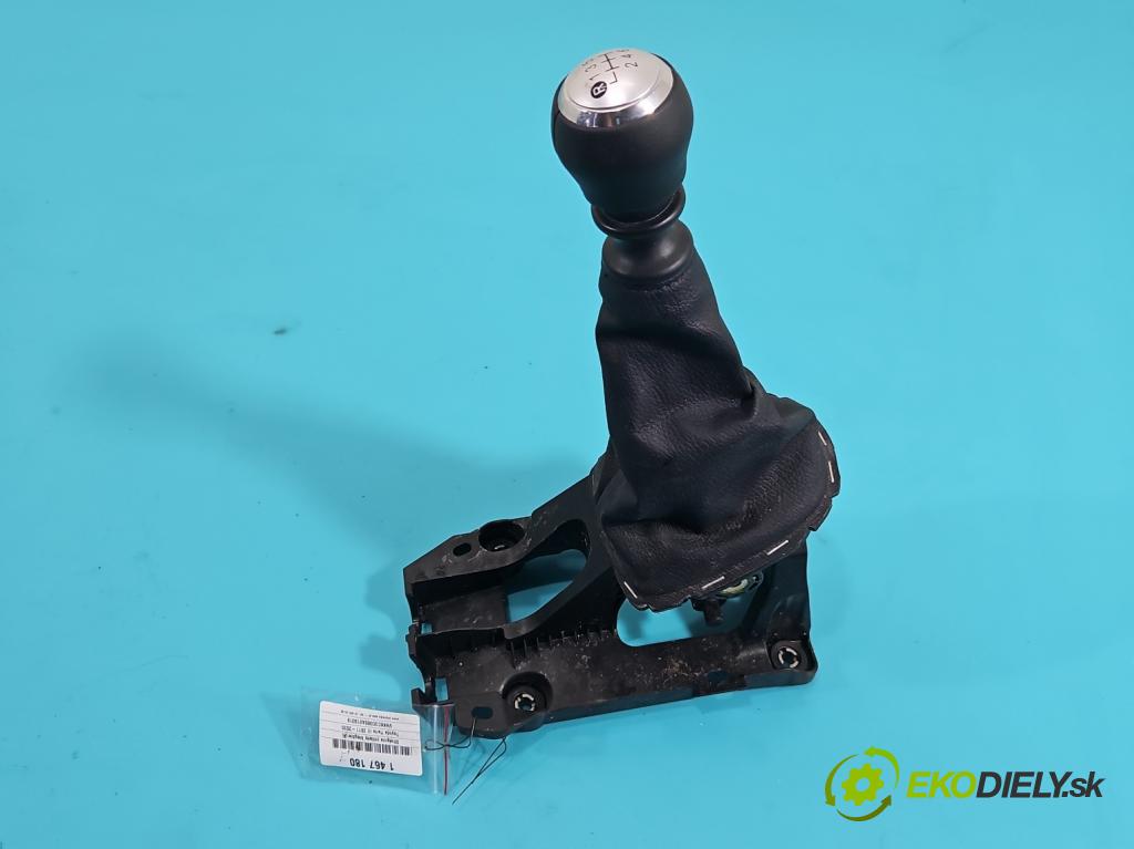 Toyota Yaris III 2011-2020 1.4 D4D 90 HP manual 66 kW 1364 cm3 5- Páka: Změny: stupeň,rýchlosť 94521-AC (Rýchlostná páka (kulisa))