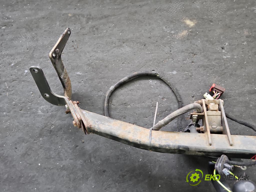 Citroen C4 Grand Picasso II 2013-2022 2.0 hdi 150 HP automatic 110 kW 1997 cm3 5- Hák: vlečení: 1606526380 (Ťažné zariadenie)