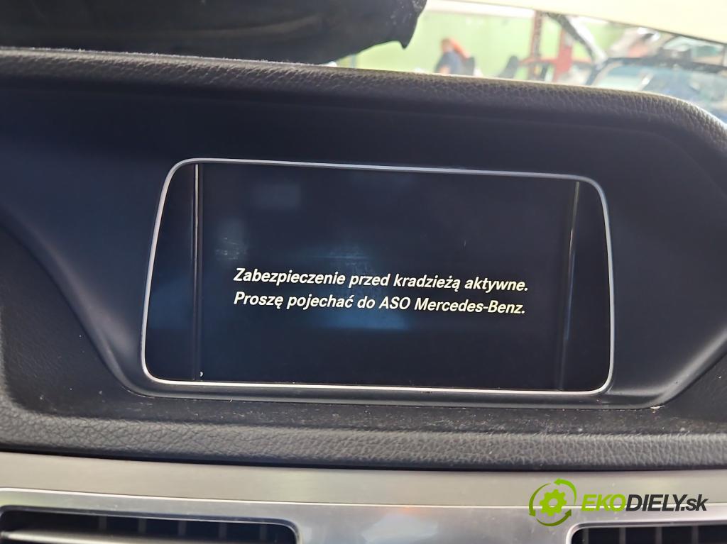 Mercedes E W212 2009-2016 2,2.0 cdi (651924) 136hp automatic 100 kW 2143 cm3 5- displej A2129007928 (Přístrojové desky, displeje)