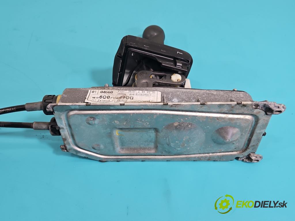 Seat Ibiza IV 6J 2008-2017 1.4 16V 86 HP manual 63 kW 1390 cm3 3- Páka: Změny: stupeň,rýchlosť 6Q0711049CG (Rýchlostná páka (kulisa))