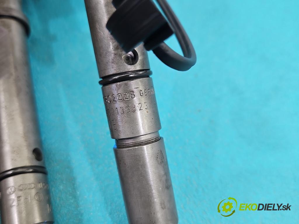 Audi A6 C5 1997-2004 2.5 tdi 150 HP manual 110 kW 2496 cm3 5- vstrek 059130202E (Vstrekovač paliva)