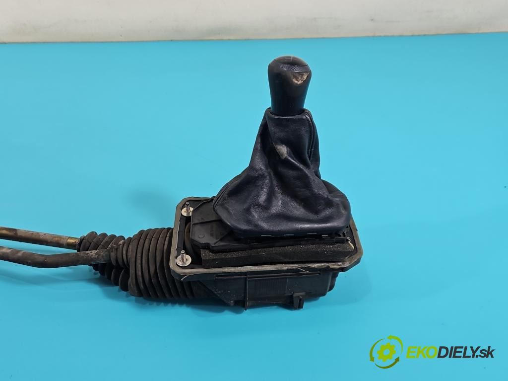 Audi A6 C5 1997-2004 2.5 tdi 150 HP manual 110 kW 2496 cm3 5- Páka: Změny: stupeň,rýchlosť 8D0711406D (Rýchlostná páka (kulisa))