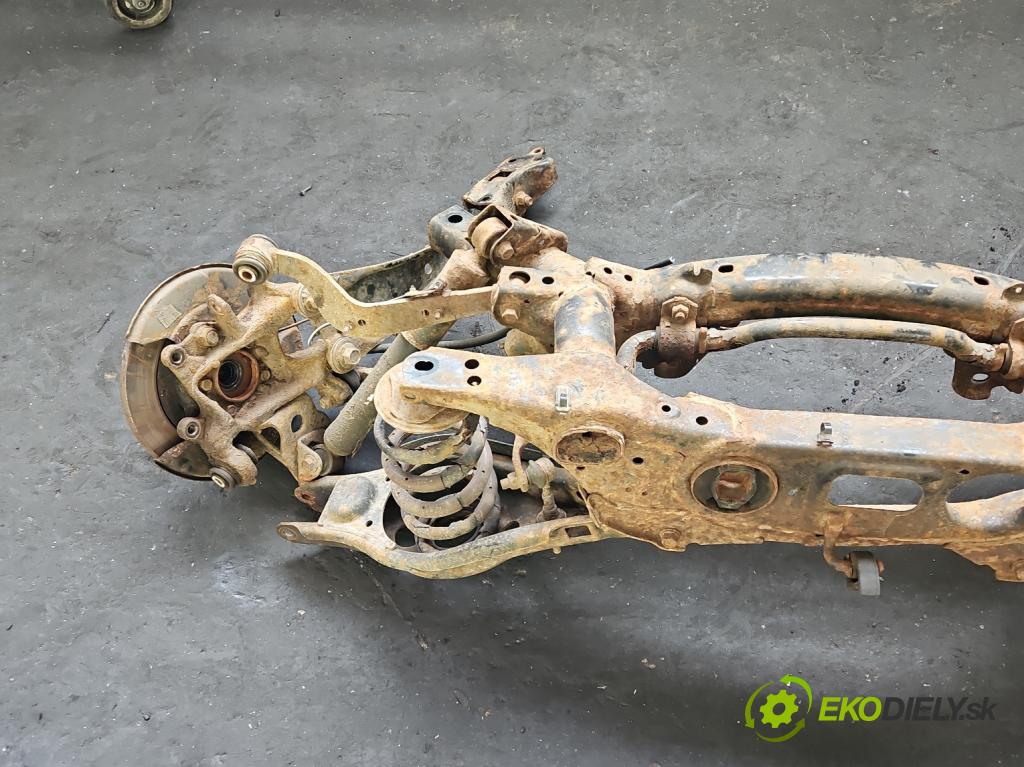 Toyota Rav4 III 2005-2012 2.0 vvti 152KM manual 112 kW 1998 cm3 5- zadna výstuha  (Výstuha zadná)