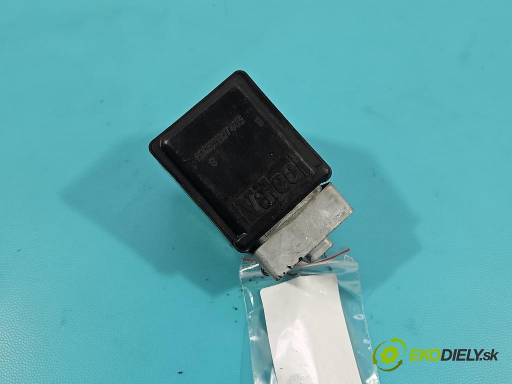 Renault Scenic II 2003-2009 1.6 16V 113 HP manual 83 kW 1598 cm3 5- Blokáda: řízení: 8200033233 (Riadenie ostatné)