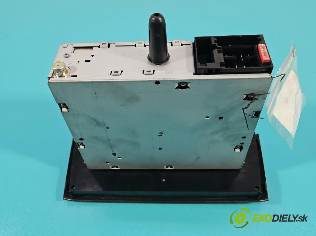 Fiat Punto Grande 1.4 8V 77 HP manual 57 kW 1368 cm3 5- Radio originál 7648543316