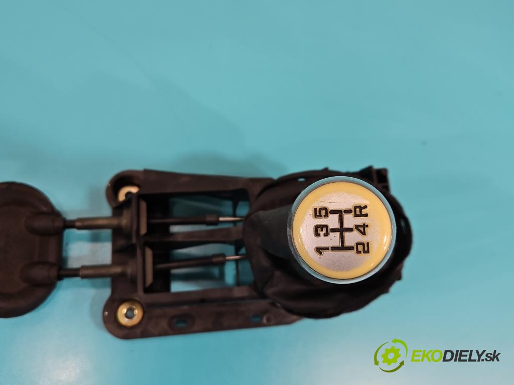 Citroen C2 1.1 8v 60 HP manual 44 kW 1124 cm3 3- Páka: Změny: stupeň,rýchlosť 9681359280 (Rýchlostná páka (kulisa))