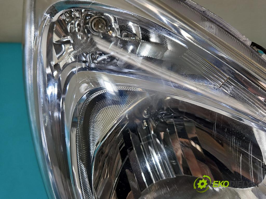 Honda Jazz III 2008-2014 1.3 16V 88 HP automatic 65 kW 1339 cm3 5- Reflektor: pravý  (Svetlo predné pravé)