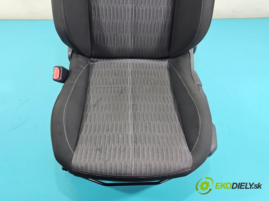 Opel Corsa F 2019- 1.2 12V 75 HP manual 55 kW 1199 cm3 5- Sedačka ľavý  (Sedadlo)