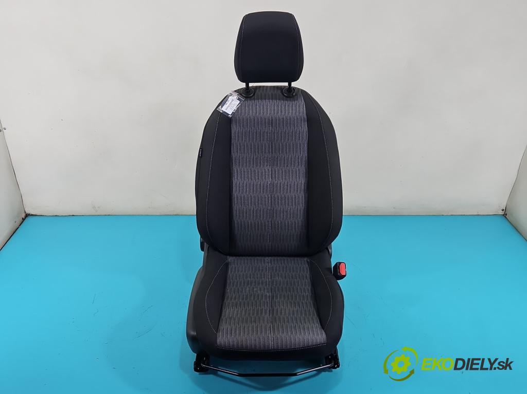 Opel Corsa F 2019- 1.2 12V 75 HP manual 55 kW 1199 cm3 5- Sedačka pravý  (Sedadlo)