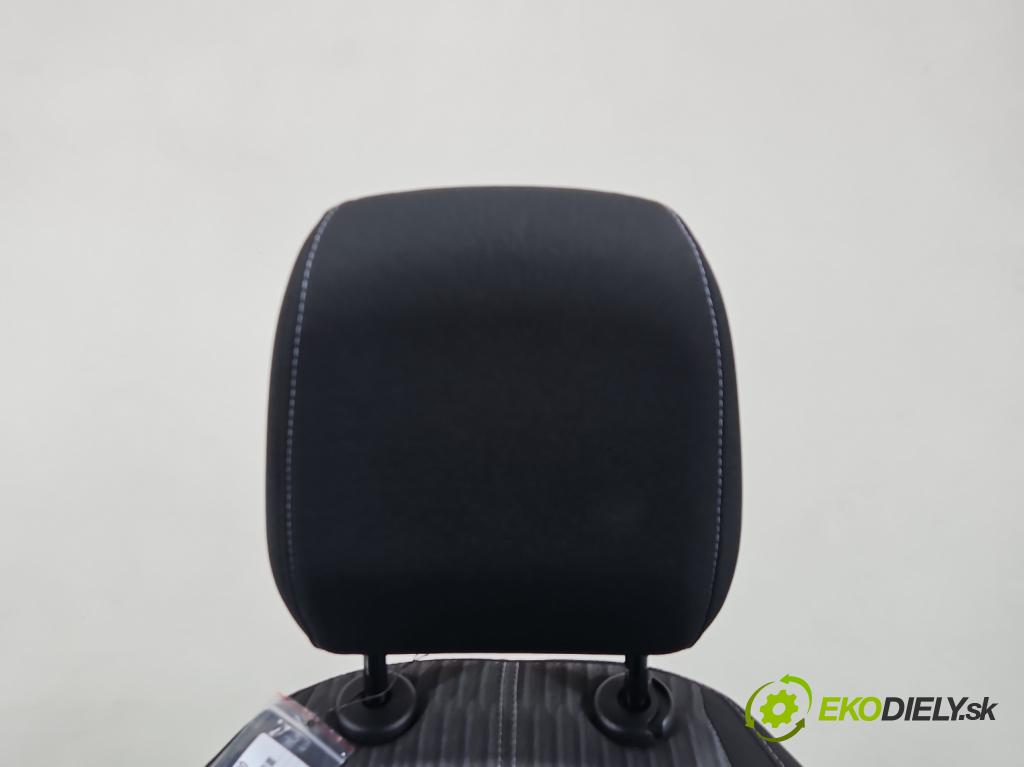 Opel Corsa F 2019- 1.2 12V 75 HP manual 55 kW 1199 cm3 5- Sedačka pravý  (Sedadlo)